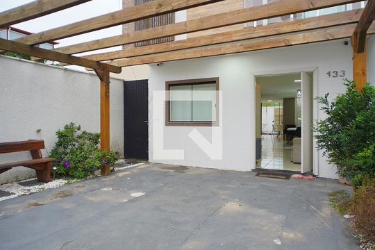 Garagem de casa para alugar com 3 quartos, 170m² em São João do Rio Vermelho, Florianópolis