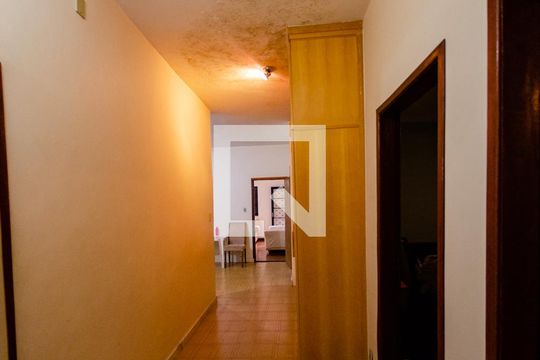 Corredor de casa à venda com 4 quartos, 292m² em Nova Gameleira, Belo Horizonte