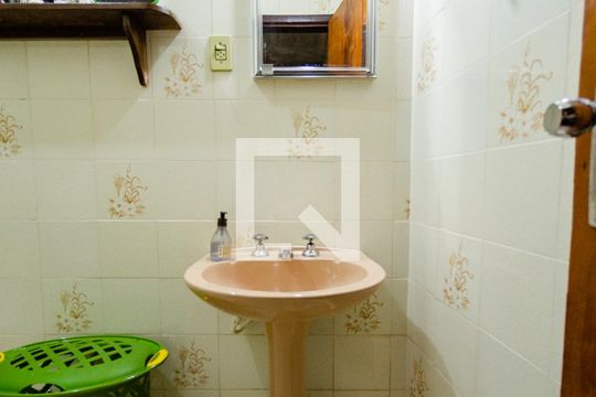 Banheiro suíte de casa à venda com 4 quartos, 292m² em Nova Gameleira, Belo Horizonte