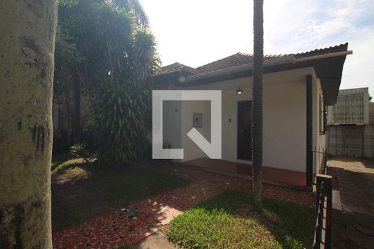 Área externa de casa para alugar com 3 quartos, 100m² em Marechal Rondon, Canoas