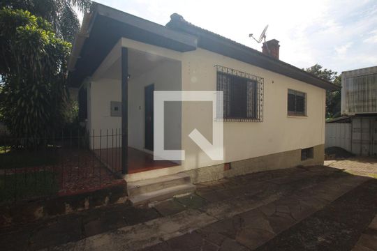 Área externa de casa para alugar com 3 quartos, 100m² em Marechal Rondon, Canoas