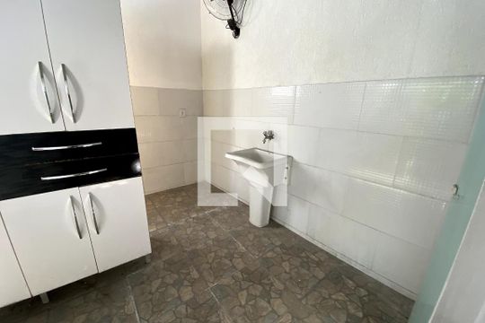 Banheiro  de apartamento para alugar com 1 quarto, 60m² em Centenário, Duque de Caxias