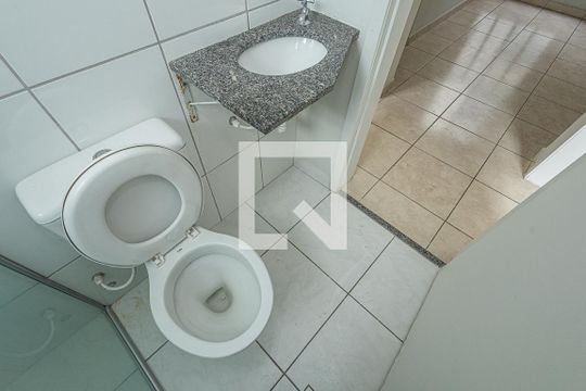 Banheiro de apartamento para alugar com 2 quartos, 47m² em Planalto, Belo Horizonte