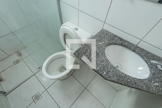 Banheiro de apartamento para alugar com 2 quartos, 47m² em Planalto, Belo Horizonte