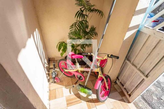 Entrada  de casa à venda com 4 quartos, 65m² em Casa Grande, Diadema