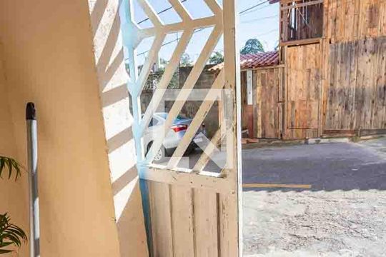 Entrada  de casa à venda com 4 quartos, 65m² em Casa Grande, Diadema