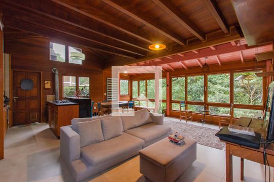 Casa para alugar com 3 quartos, 350m² em Córrego Grande, Florianópolis