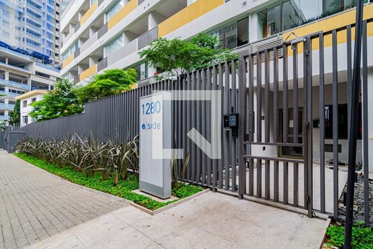 Fachada de kitnet/studio para alugar com 1 quarto, 25m² em Vila Madalena, São Paulo