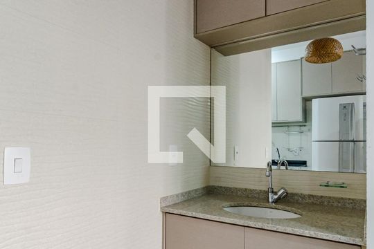 Banheiro de kitnet/studio para alugar com 1 quarto, 25m² em Vila Madalena, São Paulo