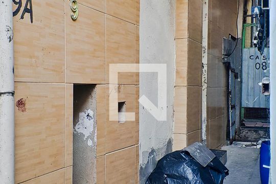 Fachada de casa para alugar com 2 quartos, 80m² em Vila Serralheiro, São Paulo