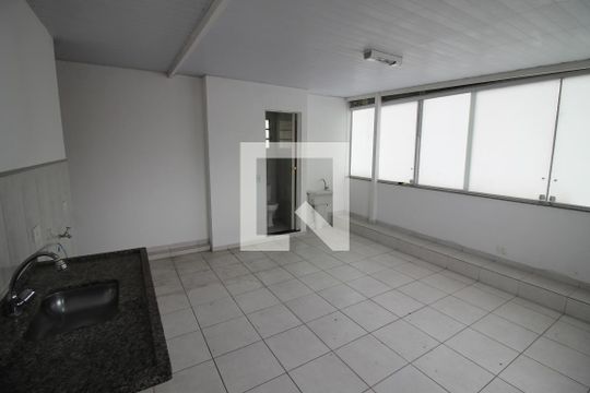 Sala, Quarto e Cozinha de kitnet/studio para alugar com 1 quarto, 35m² em Vila Canero, São Paulo