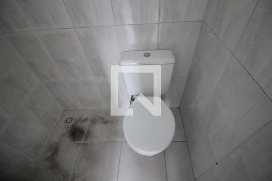 Banheiro de kitnet/studio para alugar com 1 quarto, 35m² em Vila Canero, São Paulo