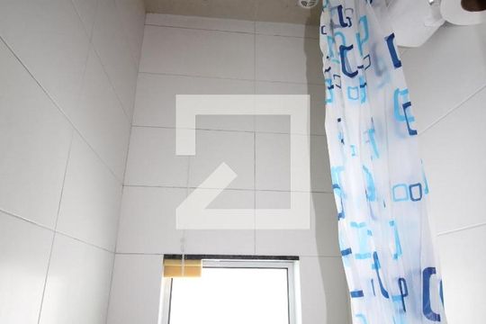 Banheiro de kitnet/studio para alugar com 1 quarto, 15m² em Vila Canero, São Paulo
