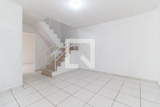 Sala de casa para alugar com 2 quartos, 86m² em Jardim Vergueiro, São Paulo