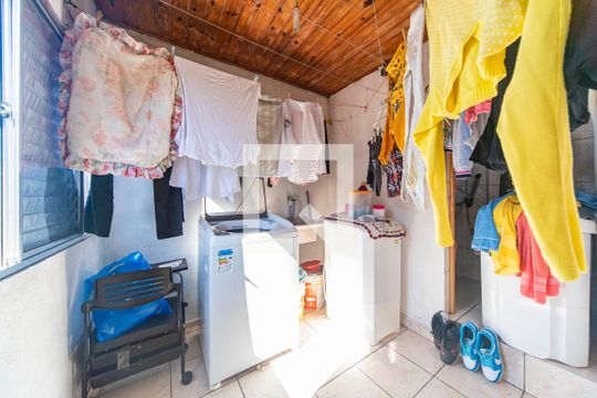 Área de Serviço  de casa à venda com 5 quartos, 150m² em Cidade São Jorge, Santo André
