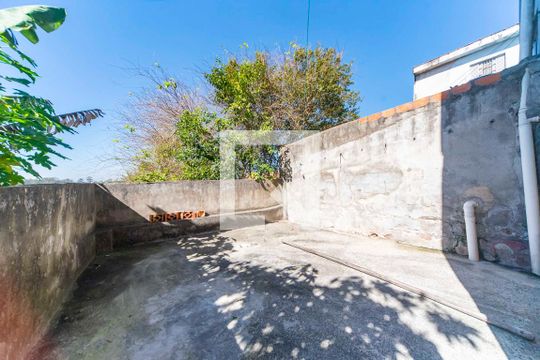 Quintal Fundos de casa à venda com 5 quartos, 150m² em Cidade São Jorge, Santo André