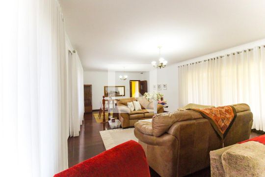 Sala de casa para alugar com 3 quartos, 600m² em Vila Romanópolis, Ferraz de Vasconcelos