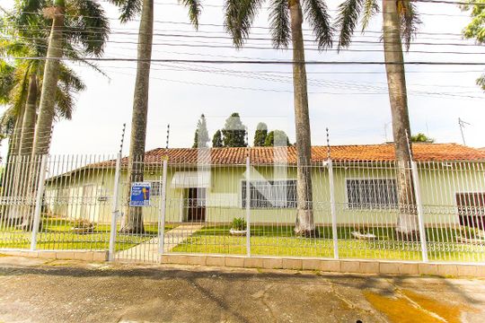 Fachada de casa para alugar com 3 quartos, 600m² em Vila Romanópolis, Ferraz de Vasconcelos