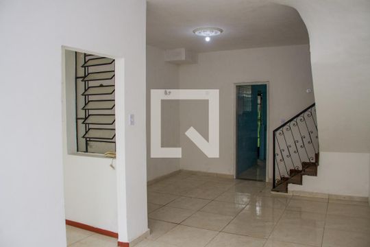 Sala de casa de condomínio para alugar com 2 quartos, 100m² em Cascadura, Rio de Janeiro