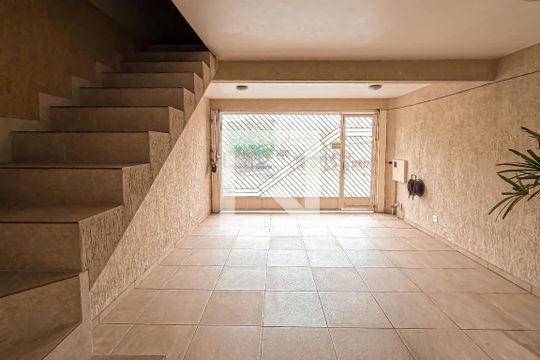 Vista do Quarto 1 de casa para alugar com 2 quartos, 100m² em Jardim Adriana, Guarulhos