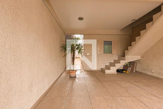 Garagem de casa para alugar com 2 quartos, 100m² em Jardim Adriana, Guarulhos