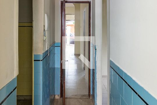 Corredor de apartamento à venda com 2 quartos, 74m² em Brás de Pina, Rio de Janeiro