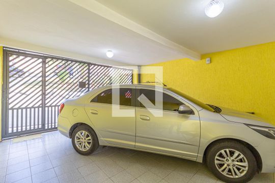 Garagem de casa à venda com 2 quartos, 140m² em Veloso, Osasco