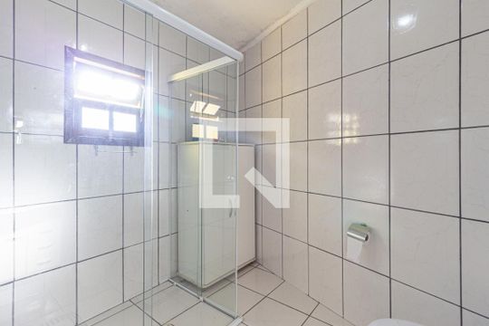 Banheiro da suíte 1 de casa à venda com 2 quartos, 140m² em Veloso, Osasco