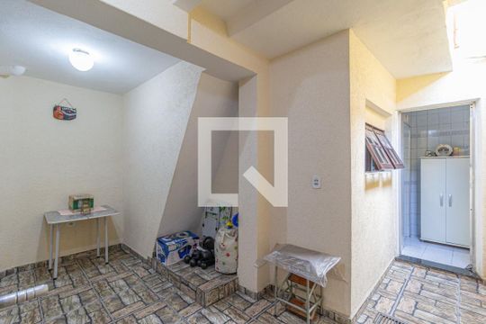 Quintal de casa à venda com 2 quartos, 140m² em Veloso, Osasco