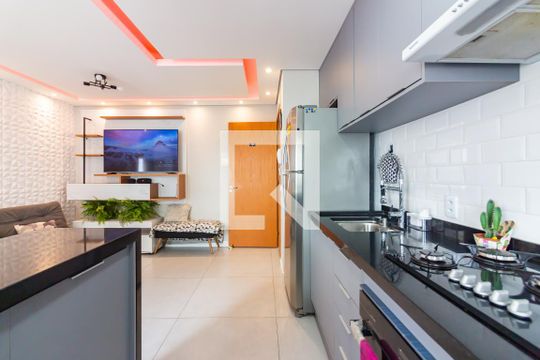 Cozinha  de apartamento para alugar com 2 quartos, 47m² em Jardim Boa Vista (zona Oeste), Osasco
