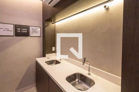 Área comum - Lavanderia de kitnet/studio para alugar com 1 quarto, 26m² em Vila Nova Conceição, São Paulo