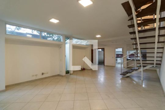 Casa à venda com 4 quartos, 258m² em Indianópolis, São Paulo