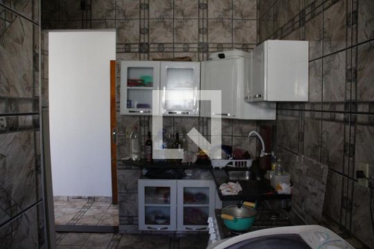 Cozinha e Área de Serviço de apartamento para alugar com 2 quartos, 56m² em Gravatas, Uberlândia