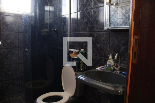 Banheiro de apartamento para alugar com 2 quartos, 56m² em Gravatas, Uberlândia