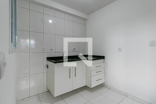 cozinha de apartamento para alugar com 1 quarto, 32m² em Vila Esperança, São Paulo