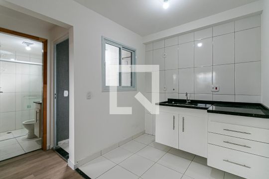 cozinha de apartamento para alugar com 1 quarto, 32m² em Vila Esperança, São Paulo