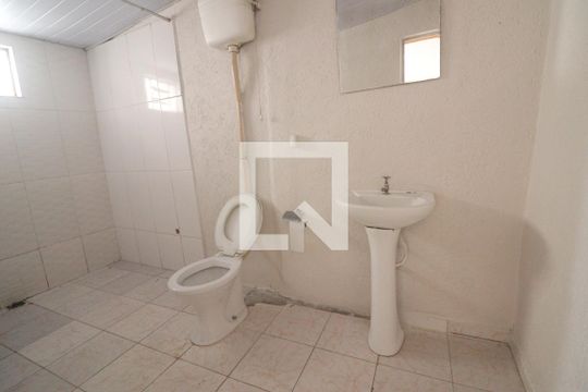 Banheiro  de casa para alugar com 1 quarto, 50m² em Vila Baruel, São Paulo