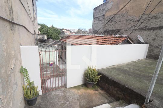Fachada da casa de casa para alugar com 1 quarto, 50m² em Vila Baruel, São Paulo