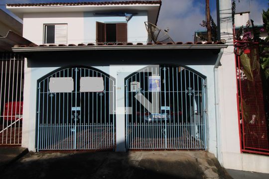 Fachada de casa à venda com 3 quartos, 200m² em Vila Campo Grande, São Paulo