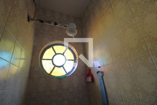 Chuveiro banheiro comum de casa à venda com 3 quartos, 200m² em Vila Campo Grande, São Paulo