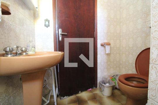 Banheiro comum de casa à venda com 3 quartos, 200m² em Vila Campo Grande, São Paulo