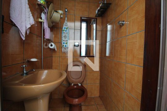 Banheiro de serviço de casa à venda com 3 quartos, 200m² em Vila Campo Grande, São Paulo