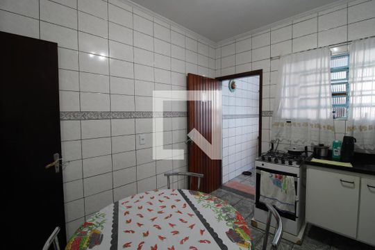 Cozinha de casa à venda com 3 quartos, 200m² em Vila Campo Grande, São Paulo