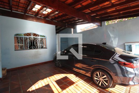 Garagem de casa à venda com 3 quartos, 200m² em Vila Campo Grande, São Paulo