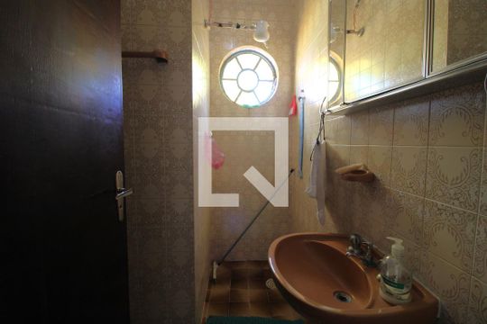 Banheiro comum de casa à venda com 3 quartos, 200m² em Vila Campo Grande, São Paulo