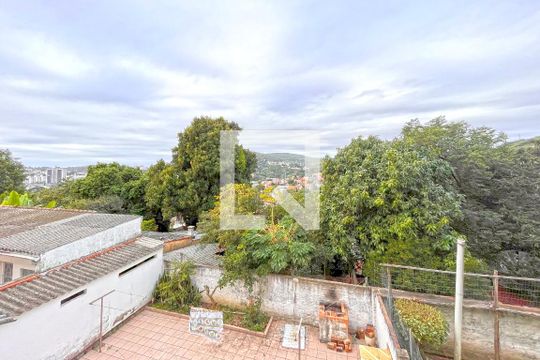 Vista de casa à venda com 3 quartos, 330m² em Partenon, Porto Alegre