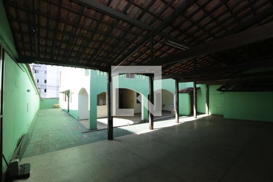 Garagem de casa à venda com 4 quartos, 577m² em Glória, Contagem