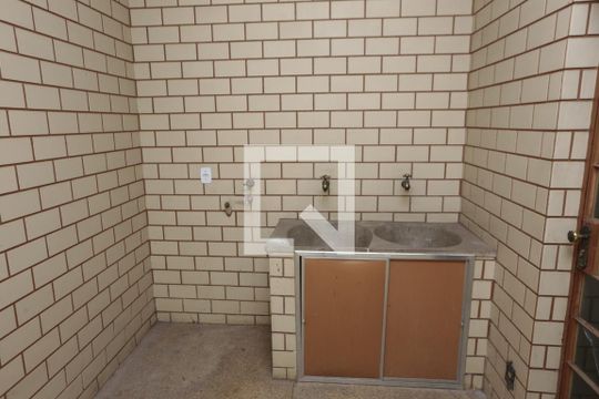 Área de Serviço de casa à venda com 4 quartos, 577m² em Glória, Contagem