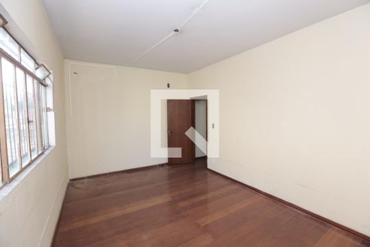 Casa à venda com 4 quartos, 577m² em Glória, Contagem
