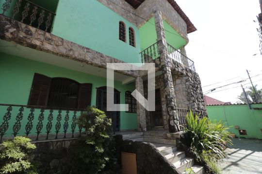 Fachada de casa à venda com 4 quartos, 577m² em Glória, Contagem